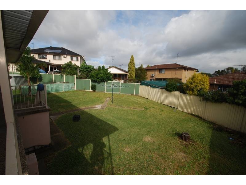 3 Cowan Place, Prairiewood NSW 2176