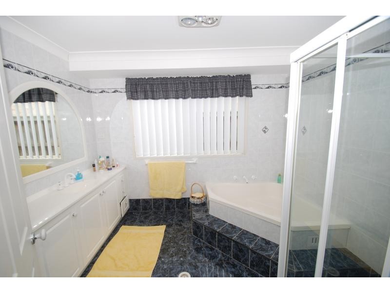 Wattle Grove NSW 2173