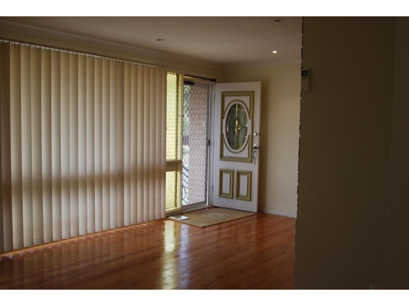 3 Phoenix Crescent, Casula NSW 2170