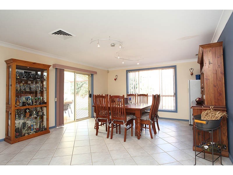 21 Whitsunday Cct, Green Valley NSW 2168