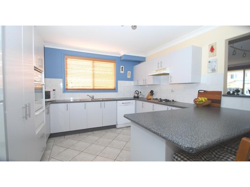 21 Whitsunday Cct, Green Valley NSW 2168