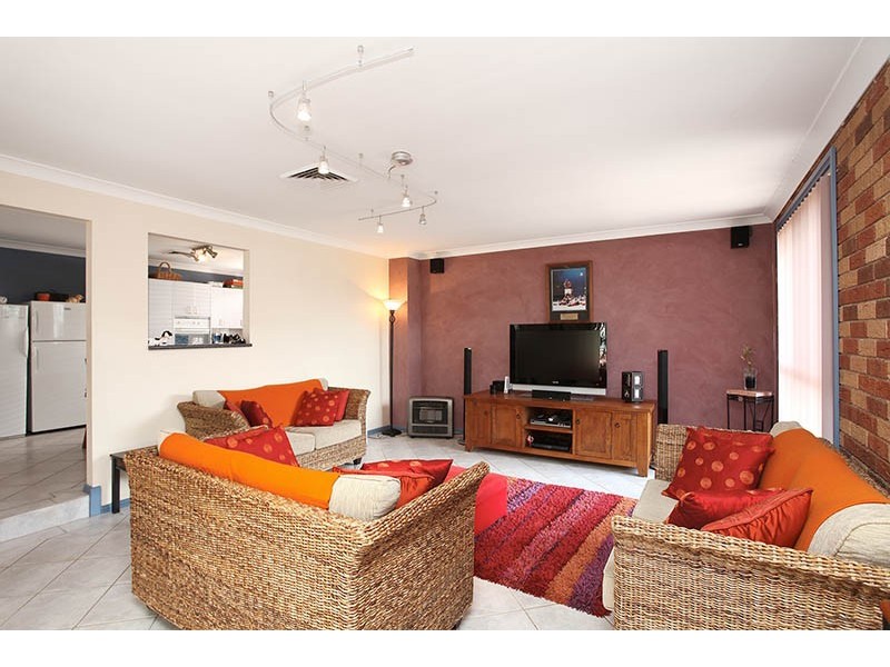 21 Whitsunday Cct, Green Valley NSW 2168