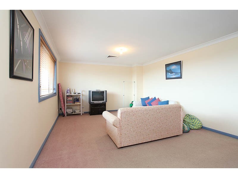 21 Whitsunday Cct, Green Valley NSW 2168