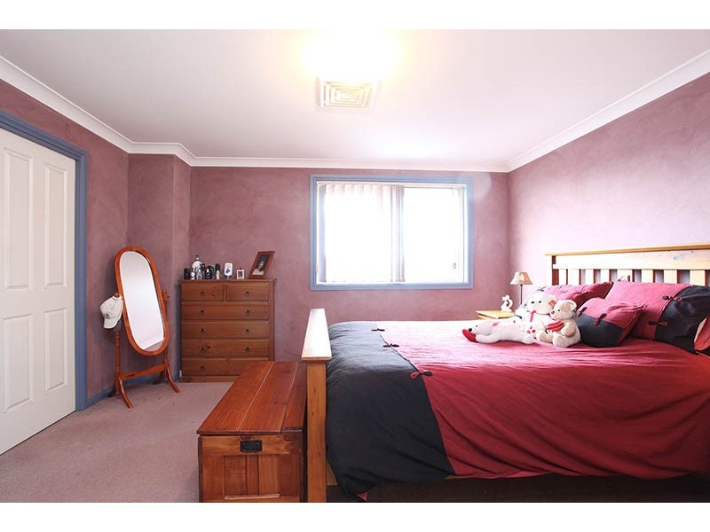 21 Whitsunday Cct, Green Valley NSW 2168