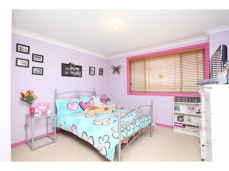 21 Whitsunday Cct, Green Valley NSW 2168