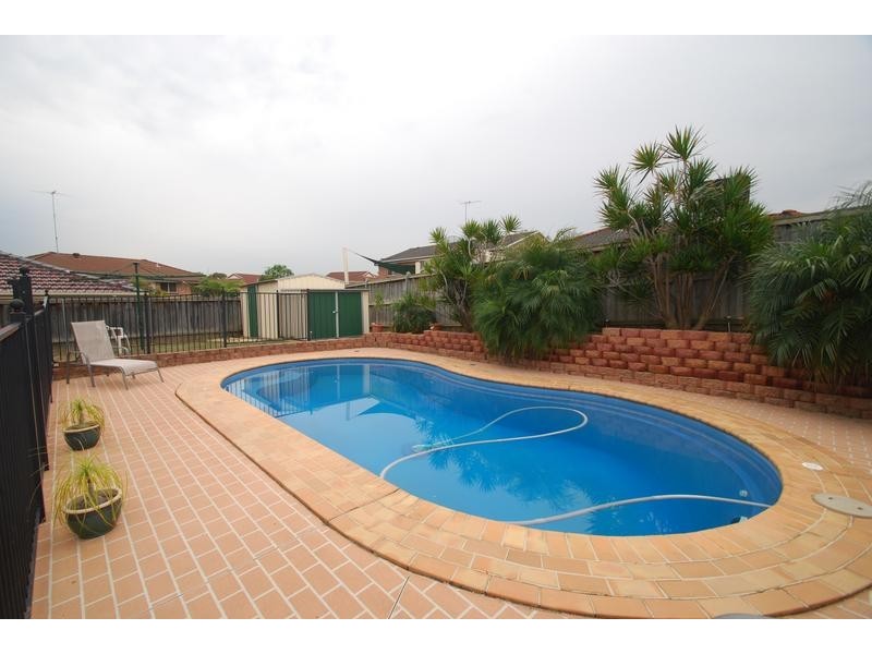 21 Whitsunday Cct, Green Valley NSW 2168