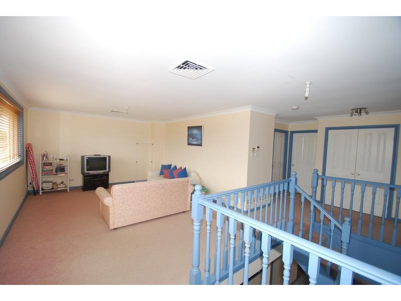 21 Whitsunday Cct, Green Valley NSW 2168