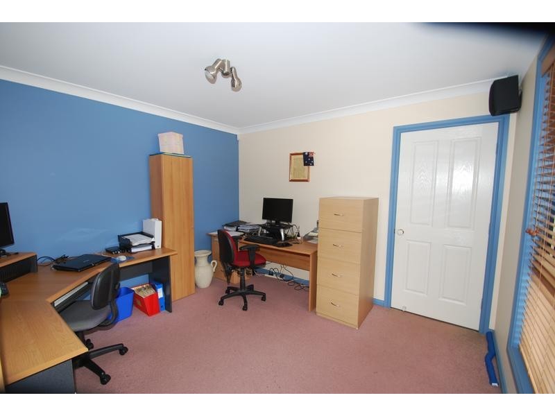 21 Whitsunday Cct, Green Valley NSW 2168