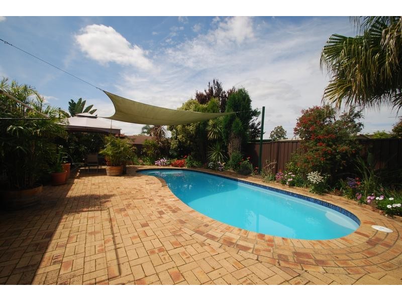 Edensor Park NSW 2176