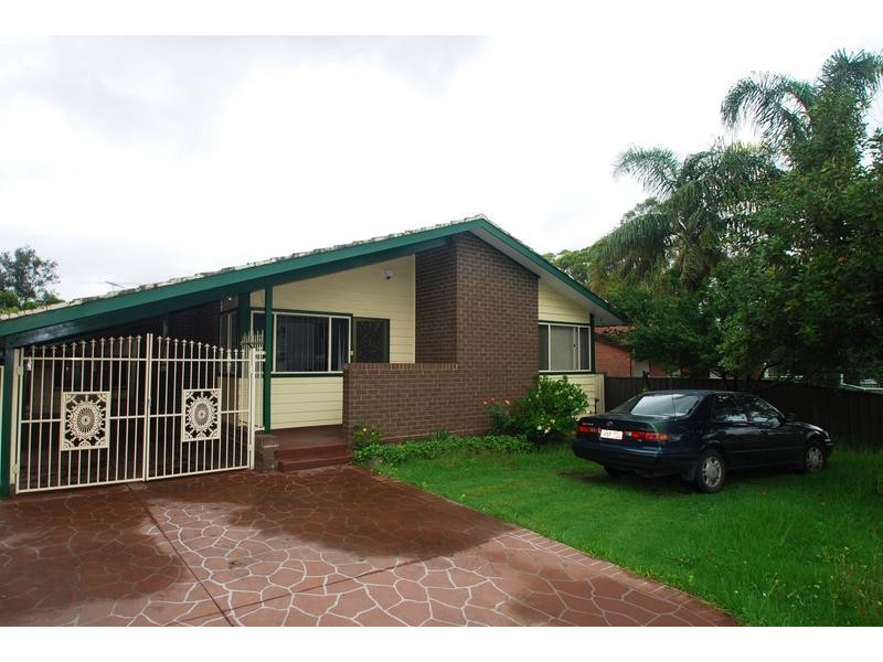 11 Palisade Crescent, Bonnyrigg NSW 2177