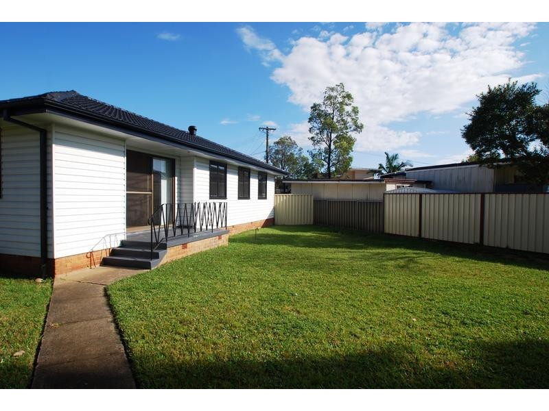 10 ISA PLACE, Cartwright NSW 2168