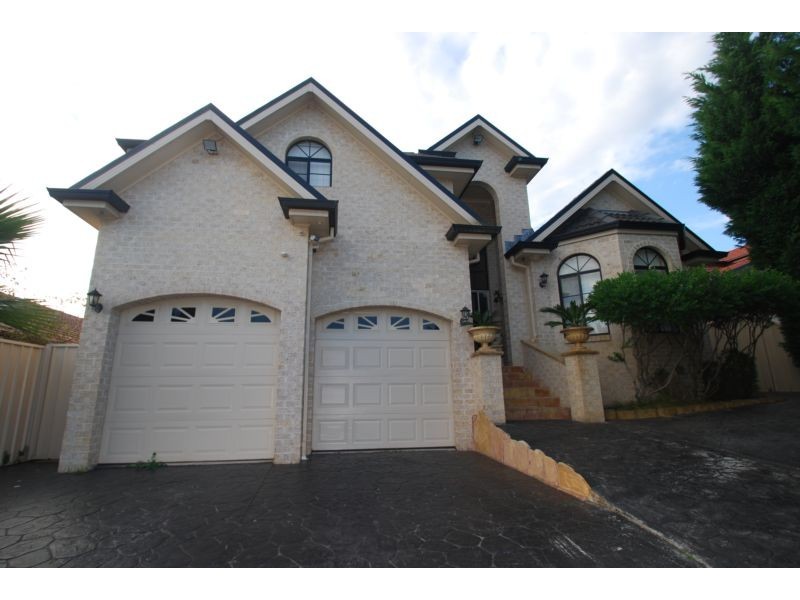 15 Barcelona Drive, Prestons NSW 2170