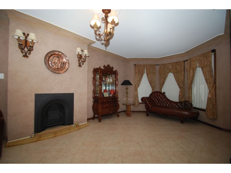 15 Barcelona Drive, Prestons NSW 2170