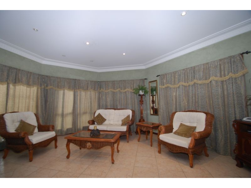 15 Barcelona Drive, Prestons NSW 2170