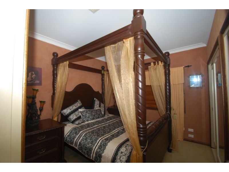 15 Barcelona Drive, Prestons NSW 2170