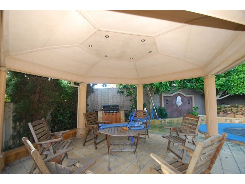 15 Barcelona Drive, Prestons NSW 2170