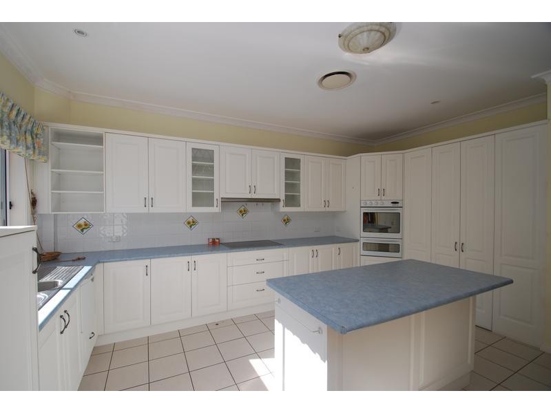 Edensor Park NSW 2176