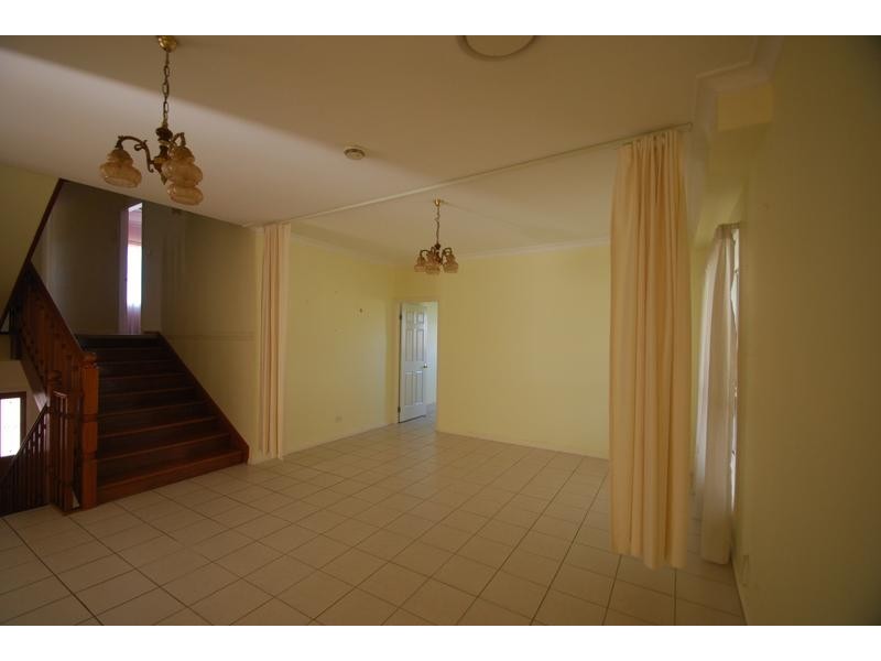 Edensor Park NSW 2176