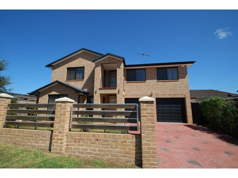 16 Atlanta Place, Casula NSW 2170