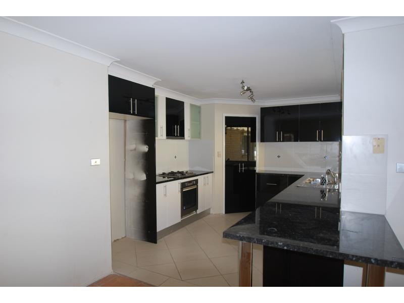 22 Whitsunday Cct, Green Valley NSW 2168