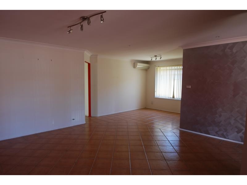 22 Whitsunday Cct, Green Valley NSW 2168