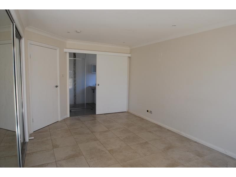 22 Whitsunday Cct, Green Valley NSW 2168