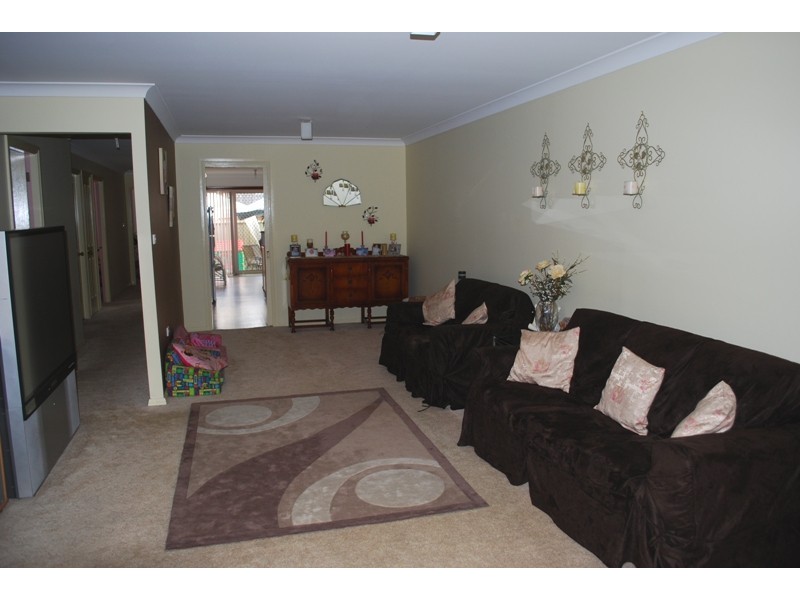 Edensor Park NSW 2176