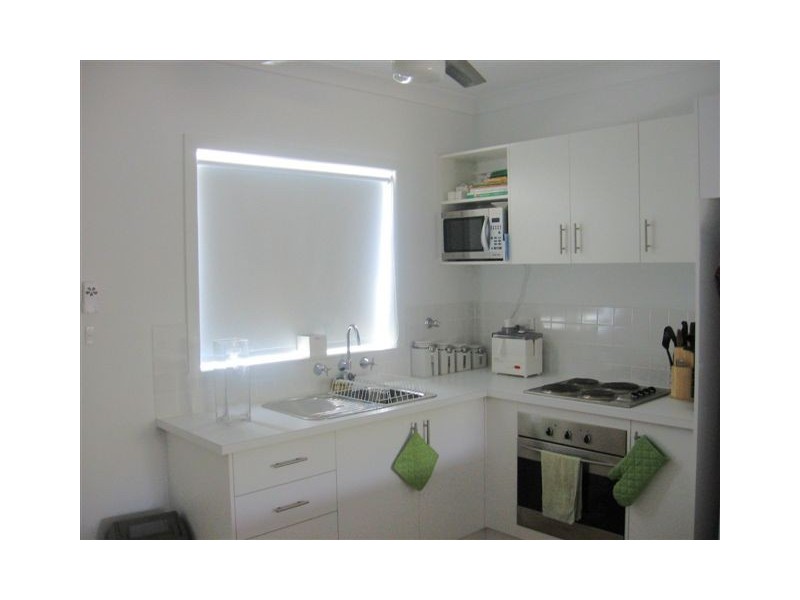 2/27 Noordenne Avenue, Altona VIC 3018