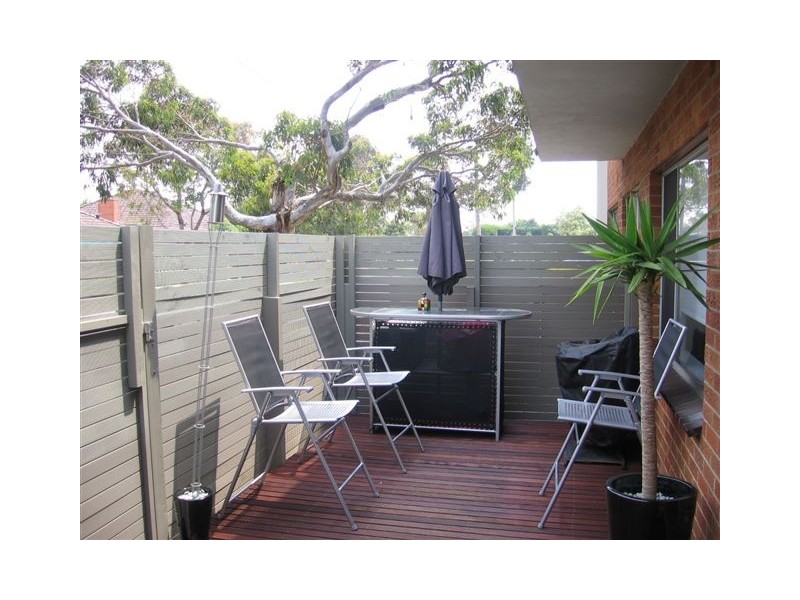 2/27 Noordenne Avenue, Altona VIC 3018