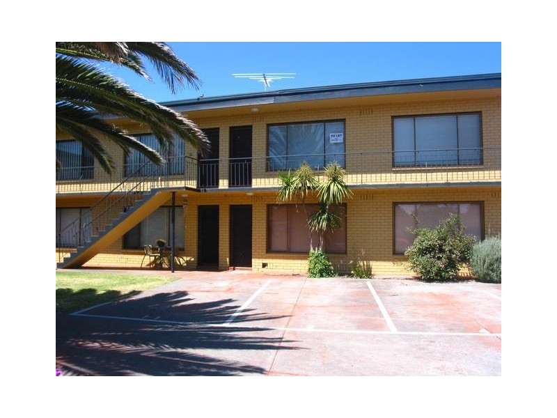2/70 Queen Street, Altona VIC 3018
