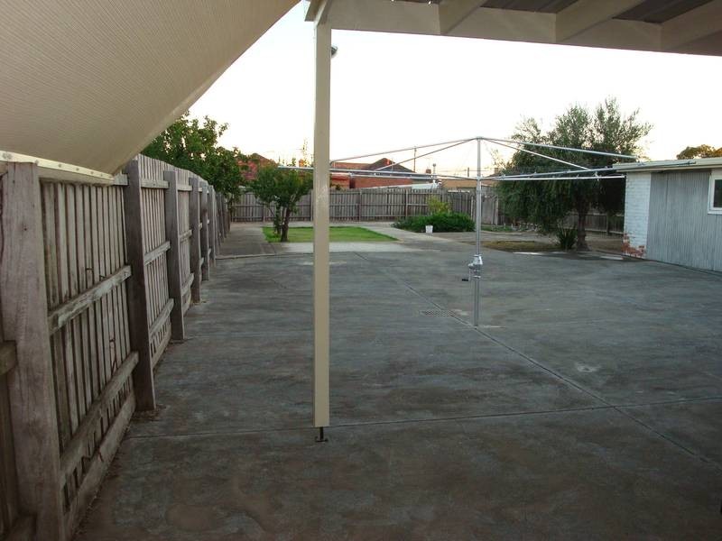 11 Stapley Cres, Altona North VIC 3025