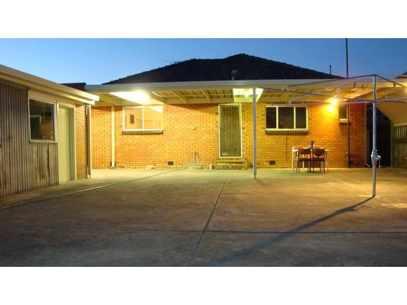 11 Stapley Cres, Altona North VIC 3025