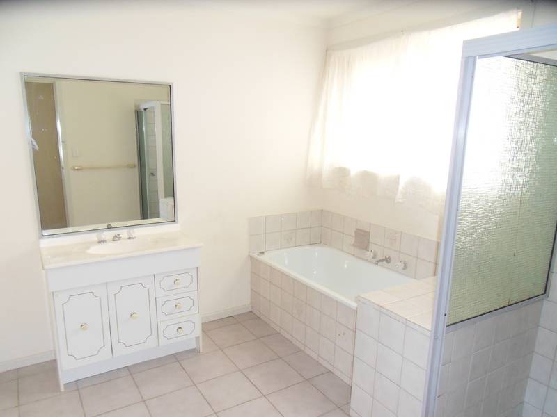 2/13 Hook Street, Altona Meadows VIC 3028