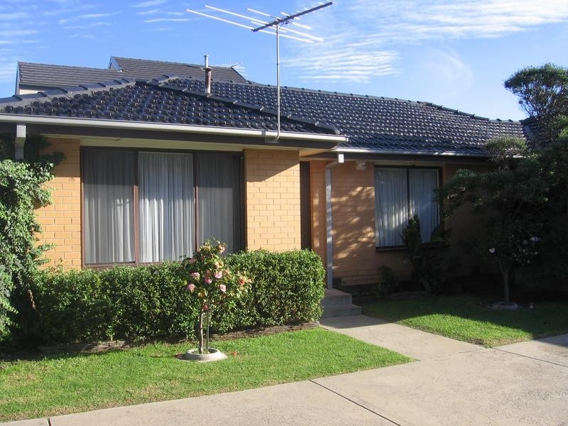 2/233 Esplanade, Altona VIC 3018
