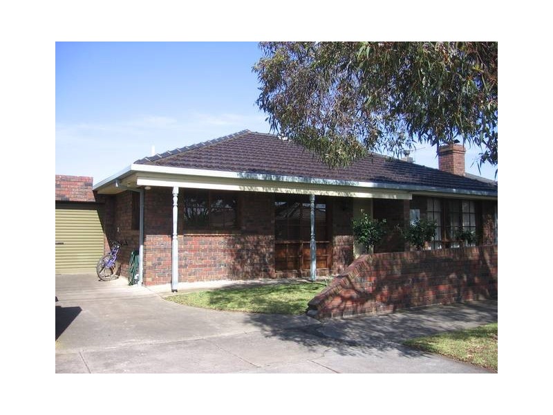 18 Waratah Street, Seaholme VIC 3018