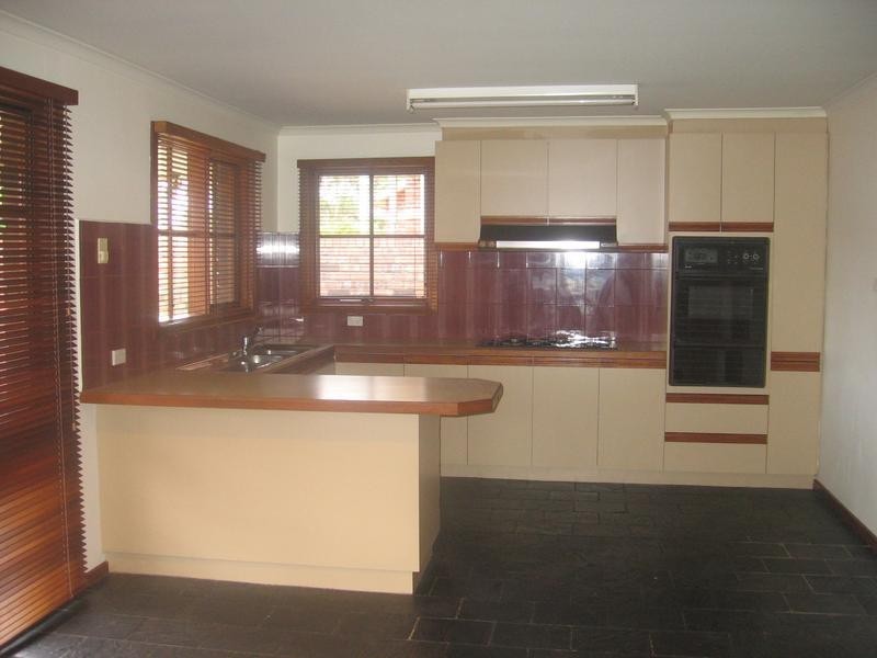 18 Waratah Street, Seaholme VIC 3018