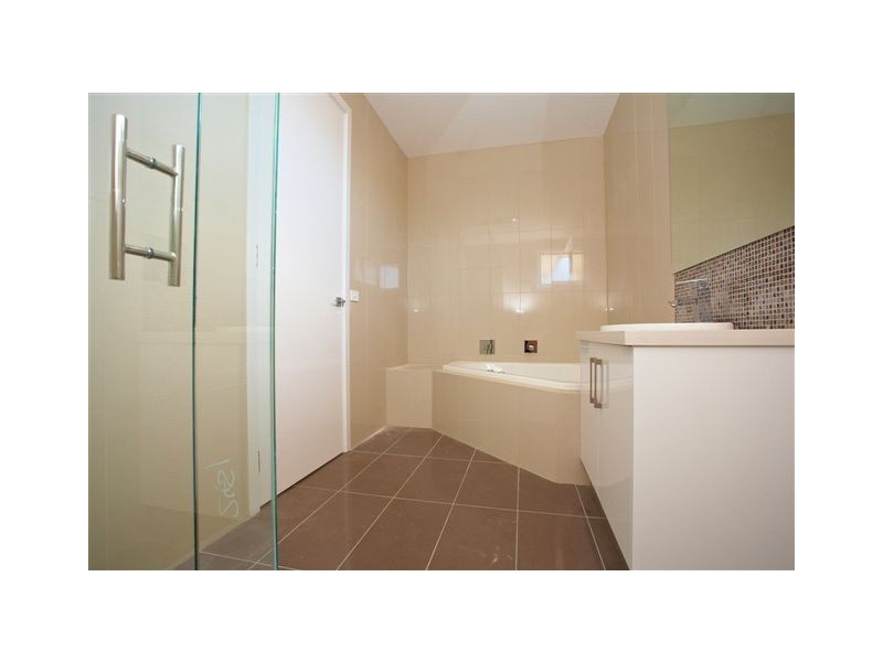 4 Maidstone Street, Altona VIC 3018