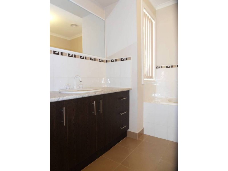 2/5 Trythall Court, Altona Meadows VIC 3028