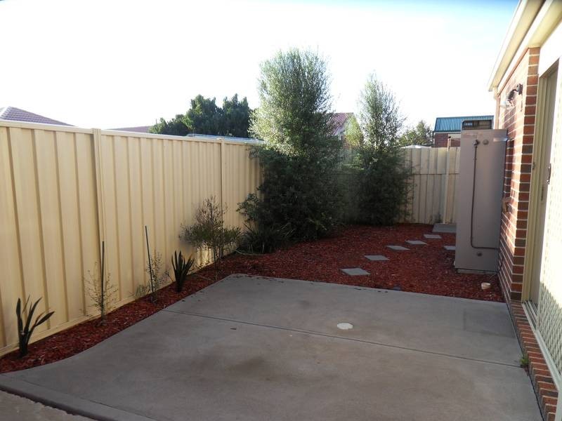 2/5 Trythall Court, Altona Meadows VIC 3028