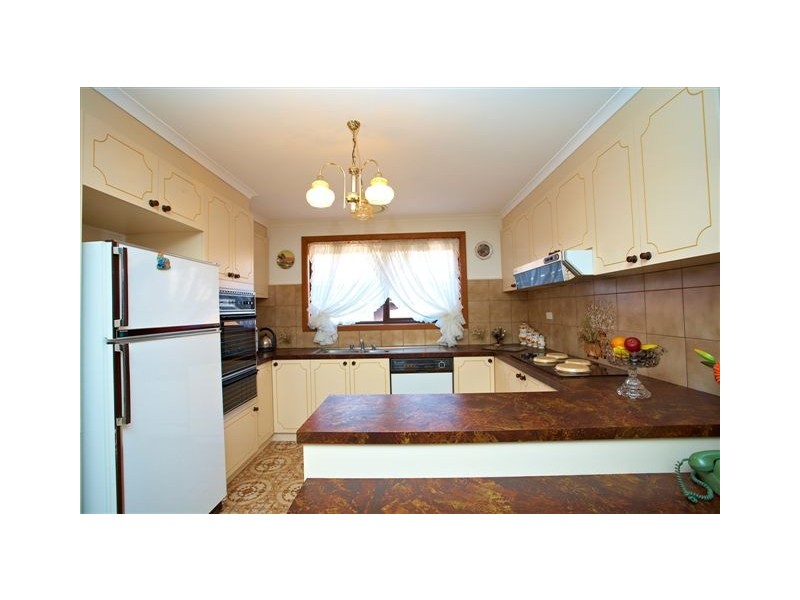 27 Ladynelson Avenue, Altona Meadows VIC 3028