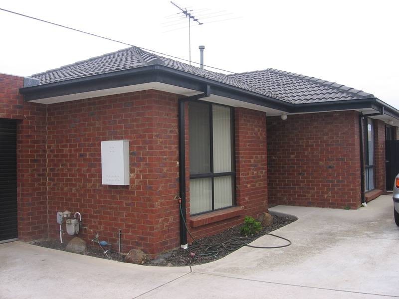 2/10 Crellin Avenue, Altona Meadows VIC 3028