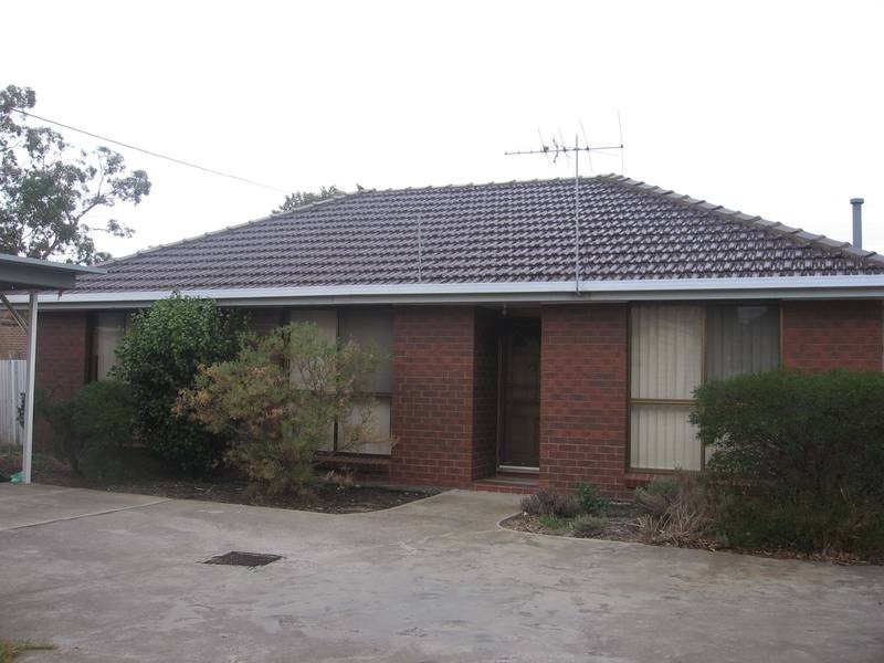 2/142 Civic Parade, Altona VIC 3018