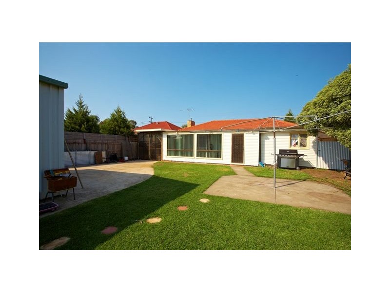 12 Wren Street, Altona VIC 3018