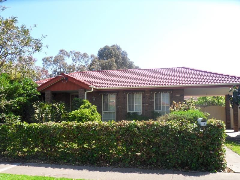 16 Scherman Drive, Altona Meadows VIC 3028