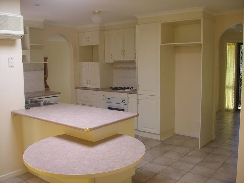 16 Scherman Drive, Altona Meadows VIC 3028