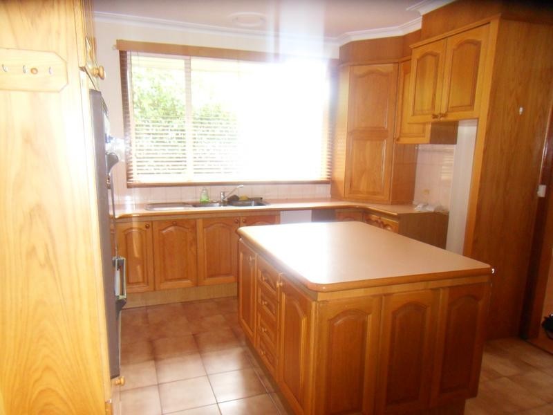 23 Dove Avenue, Altona VIC 3018