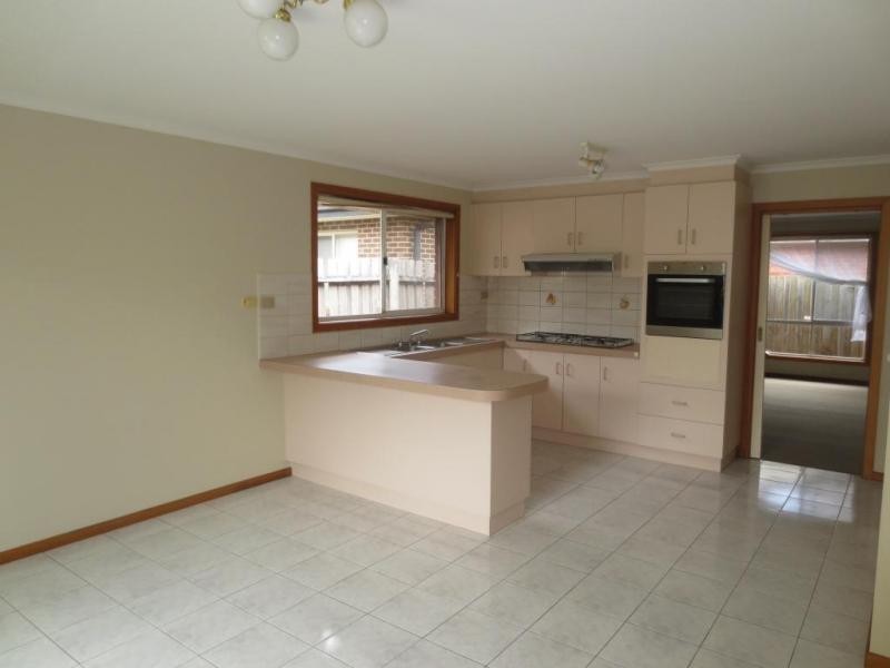 2/179 Civic Parade, Altona VIC 3018