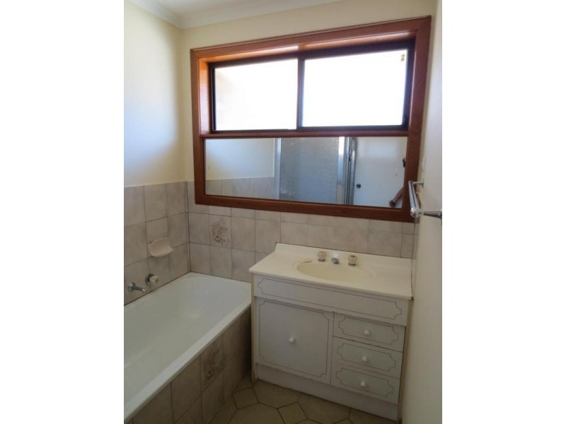 1/4-6 Bracken Grove, Altona VIC 3018