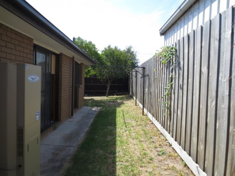 1/4-6 Bracken Grove, Altona VIC 3018