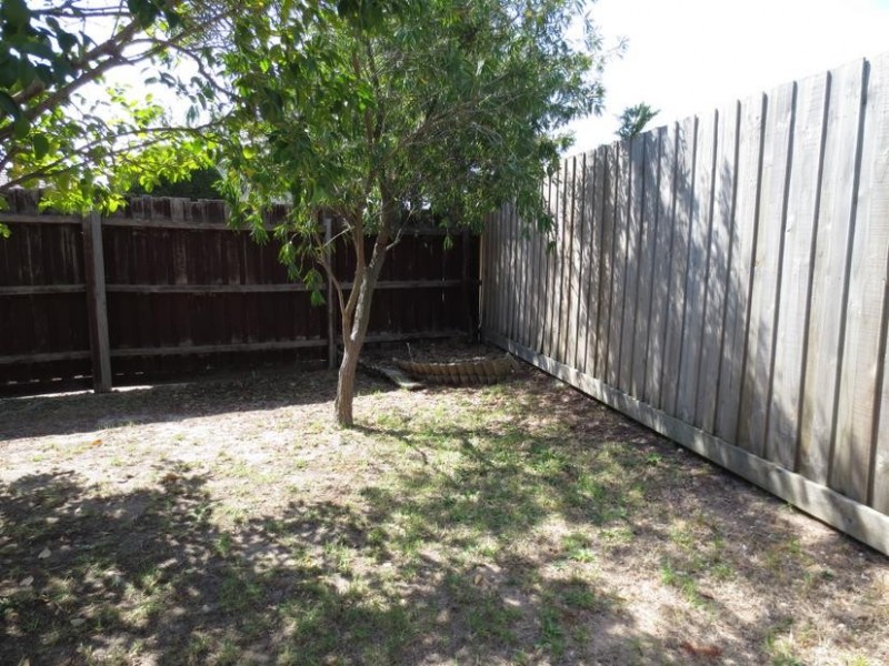 1/4-6 Bracken Grove, Altona VIC 3018